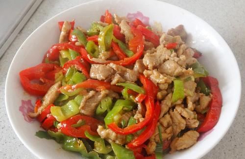  技巧|不管炒什么肉丝都不要直接下锅，教你2个小技巧，肉丝鲜嫩不粘锅