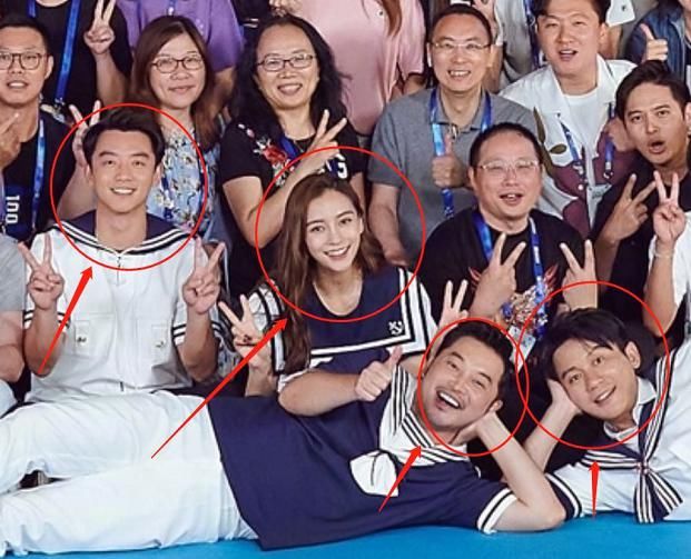  杀青|《奔跑吧》晒杀青合照，杨颖依旧是C位，蔡徐坤的位置却让人心疼