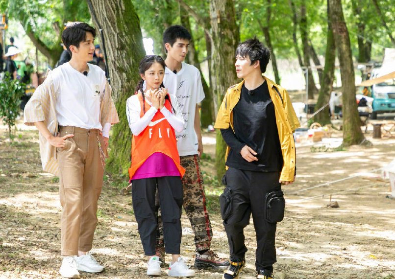  过于|宋威龙、王一博打水仗，除了帅气毫无看点，认输理由过于佛系