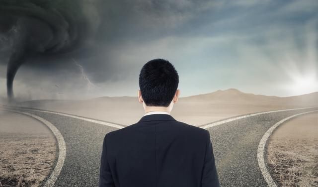 选择|在路的前方,你会看到等着你的,是那个了不起的自己