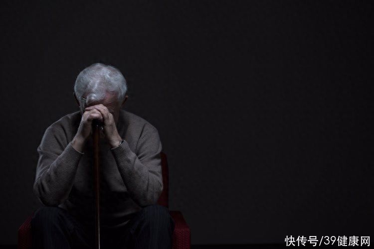 70岁后为什么会断崖式衰老(70岁后，会出现“断崖式”衰老？做好3件事，让衰老来得慢一些)