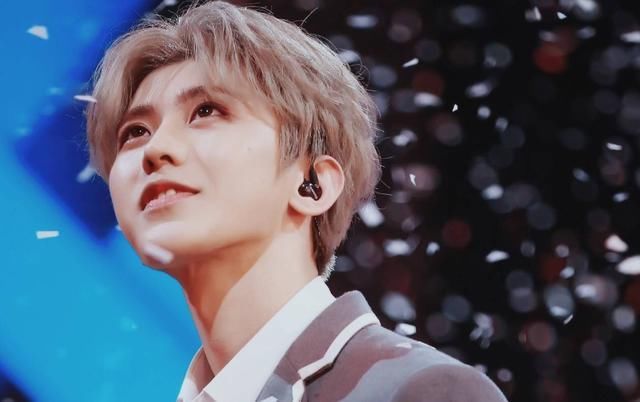  欣慰|《少年之名》李希侃C位，张艺兴表情欣慰，粉丝将会员开到四百年