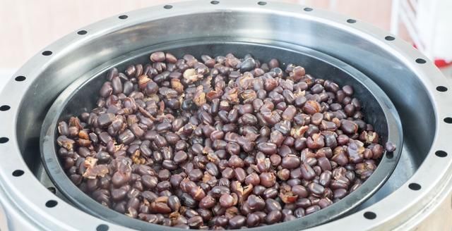  做法|红豆饼不一样的做法，外面根本买不到，简单又好吃，4分钟就出锅