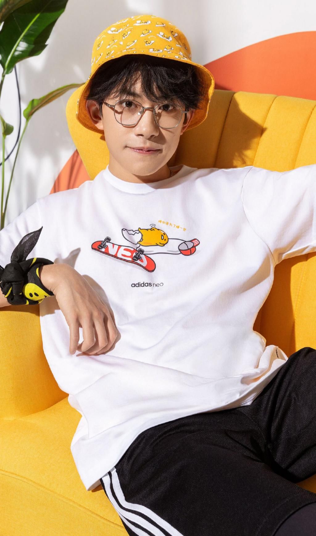  努力|努力向上的三小只TFBOYS，现如今合体黑色羽毛造型，简直太赞了！