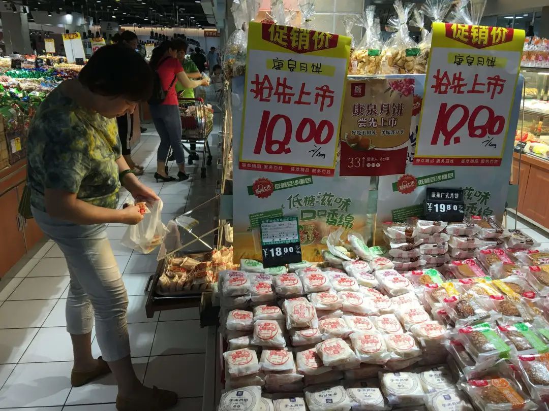 不划算|中秋送礼买月饼,这3种再便宜也不要买,添加剂多,还不划算