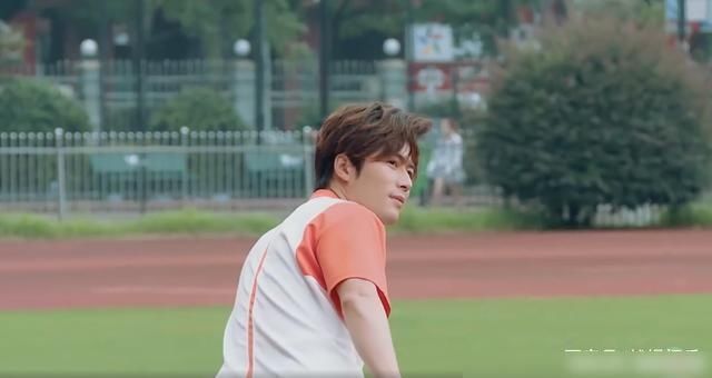  对手|《元气满满的哥哥》首播，嘉宾多而不乱，《奔跑吧》有对手了