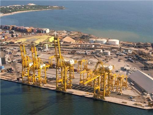 地上|非洲人连饭都吃不上，为何还不愿种地？当地人：你看地上都长得啥