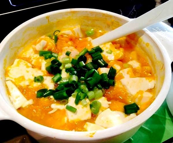 口味|家常南瓜泥豆腐 颜色金黄 口味鲜香 多谢转发