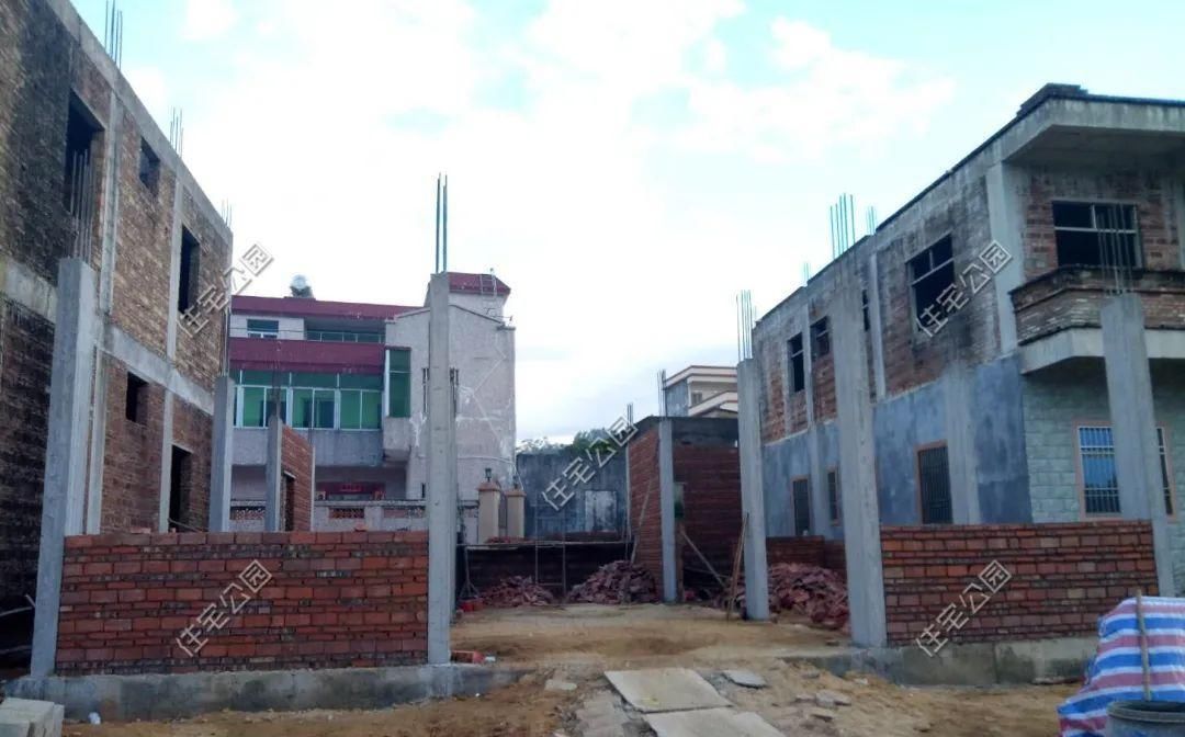 小伙|晒家丨广东这位95后小伙, 花75万为爷爷奶奶建房养老, 孝心太难得