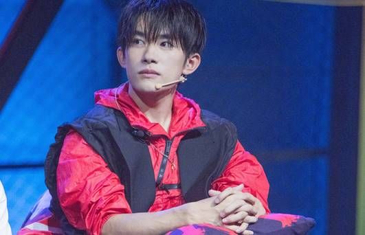  合影|这就是街舞：张萌不敢与王一博合影，总决赛易烊千玺将回归