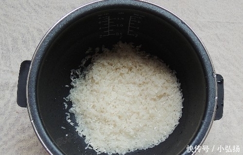  胡萝卜|夏天的懒人焖饭，饭菜一锅出，有肉有菜营养均衡，比外卖还省时