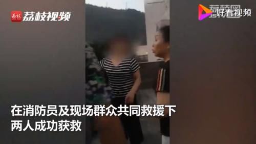 监控|人行道突然塌陷,路过行人瞬间被吞没,监控还原惊险一幕