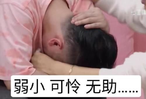  安慰|《浪姐》评委阿kenn抱头痛哭，宁静安慰姿势令人笑喷：像个老母亲