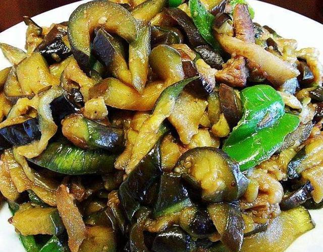 油腻|炒茄子时,先放油是不太对的,教你一招, 茄子不油腻不发黑