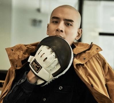  苦尽甘来|他婚后无戏可拍，靠卖掉妻子名牌包生活，今苦尽甘来挣钱全给妻子！