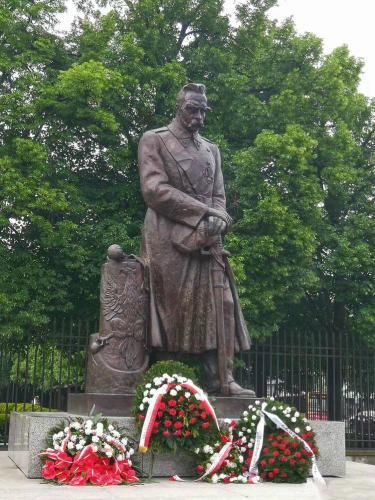 苏军|人们记得卡廷森林的枯骨，却忘了4万苏军官兵再也没离开波兰