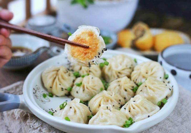  早餐|不用发面的鲜肉生煎包，饺子皮做出的美味早餐，超简单还能做夜宵