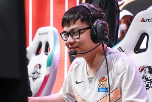  赛后|IG赛后采访狂秀恩爱？宝蓝在旁吃尽狗粮，这个MVP拿的有点“痛”