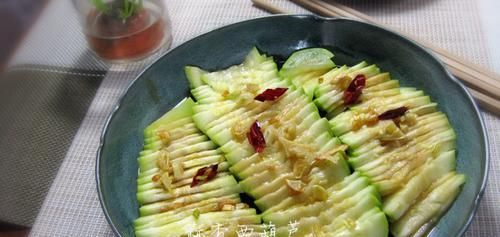  好吃|用你没试过的方子，烧个好吃的西葫芦