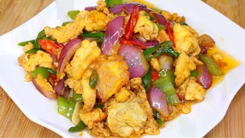  解馋|洋葱里加入4个鸡蛋，居然这么好吃，营养又解馋，比吃红烧肉还香