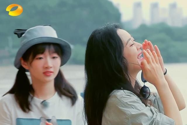  礼貌|赵丽颖让重要客人介绍自己被骂不礼貌，网友有色眼镜太明显！