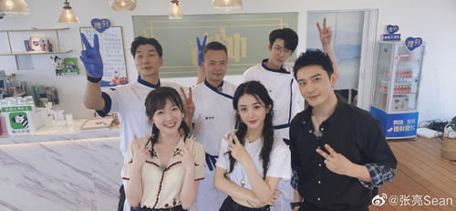  太小|赵丽颖被骂用筷子扒拉菜，张亮暖心发声：因为我们后厨切的太小了