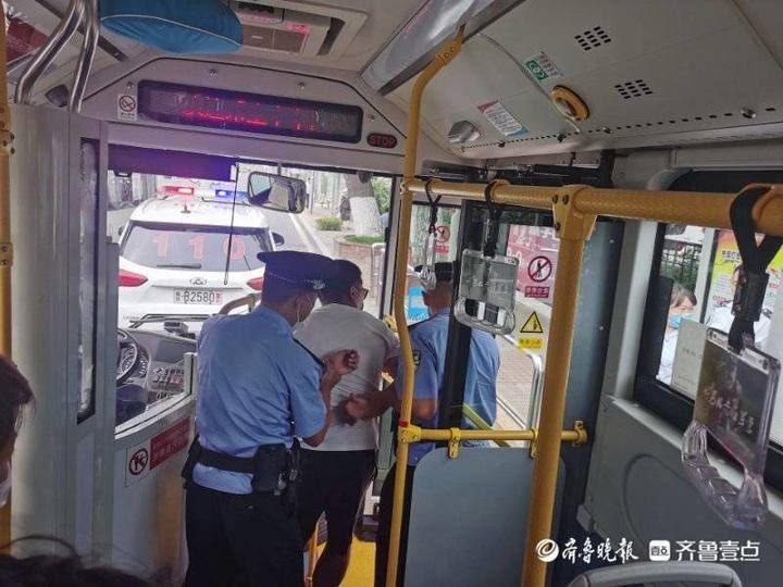 制服|4283部公交与110联动，“一键报警”演练制服危险乘客