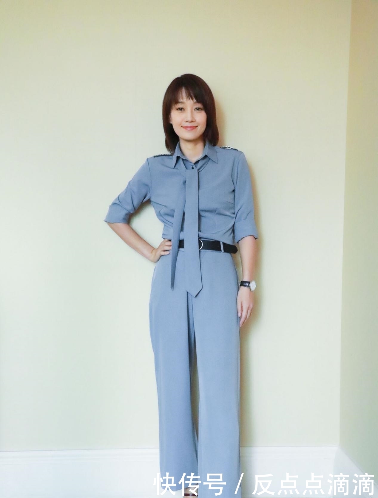 连体|马伊琍终于换发型,挑染短发配丝绒连体裤美得高级,44岁活出自我