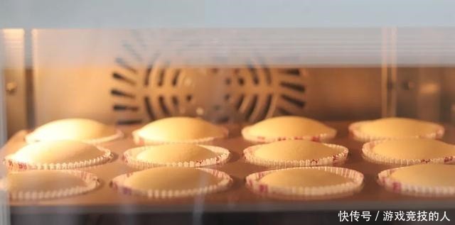 新手|日式烫面纸杯蛋糕,新手最爱的方子,柔软细腻,入口即化!