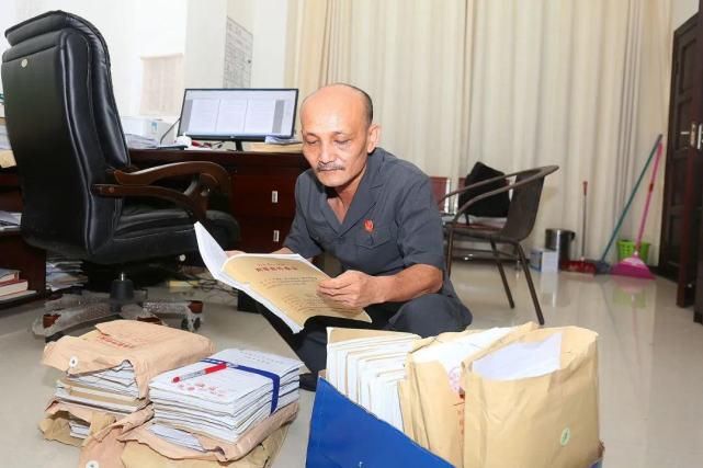 法官|在禁毒路上，除了缉毒警察，还有像他这样的一群人