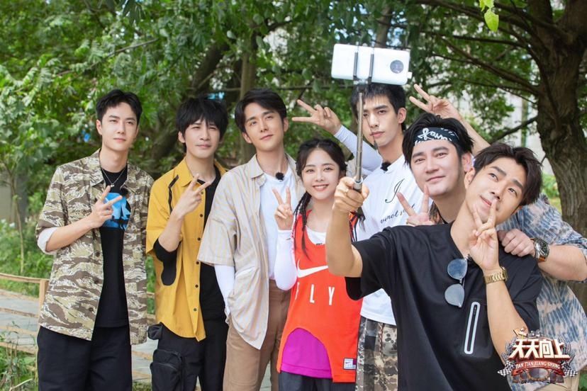 综艺|综艺 |《天天向上》开启“江山”系列,王一博驾照“转正”第一次上路