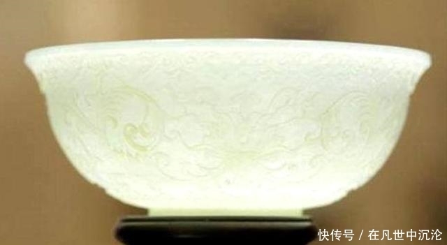 确认|老人拿出一只玉碗,称祖先从溥仪手中买来,碗底四个字让专家确认