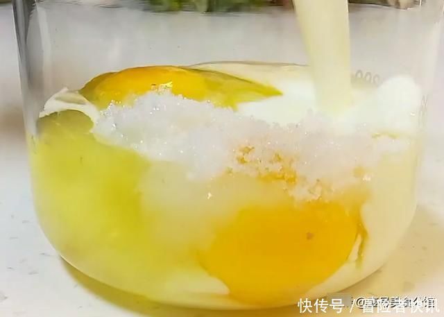 居家|居家快手做蛋挞,全蛋打制,无须奶油,2步完成,皮脆嫩滑又香甜
