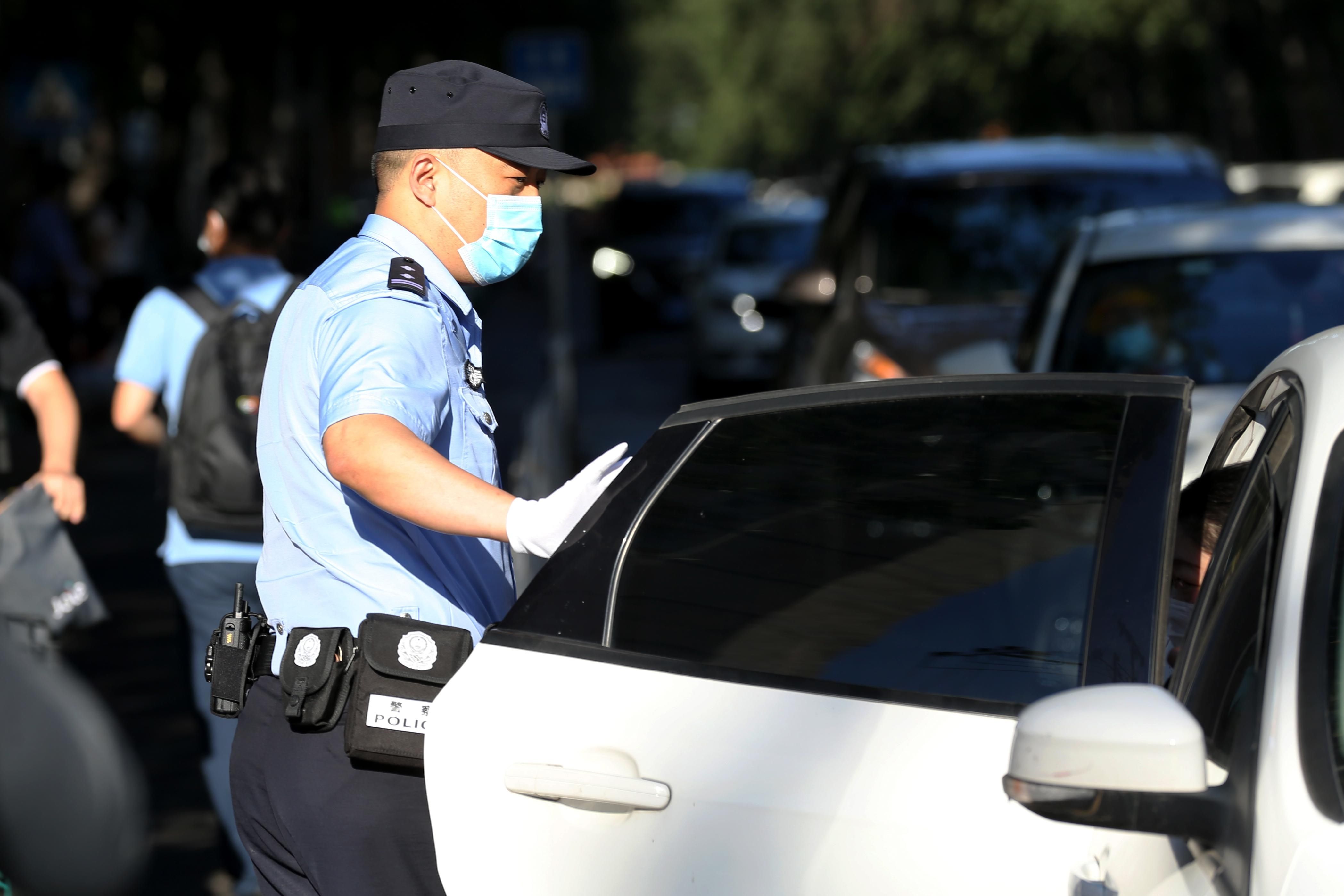  实验小学|薪火传承 赓续前行——开学首日“宝来”身影照亮学途