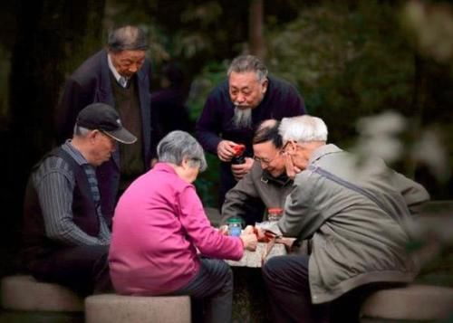儿女|不住养老院，也不跟儿女一起住，这种新的养老方式日渐兴起！