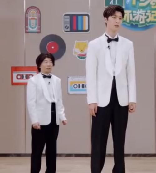  孔雪儿|明星错位图，华晨宇当头一棒，范丞丞变巨人，看到最后被难住了