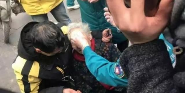  老人|11岁男童好心帮忙，却惨遭89岁老人诬陷，家属更是直接索赔17万