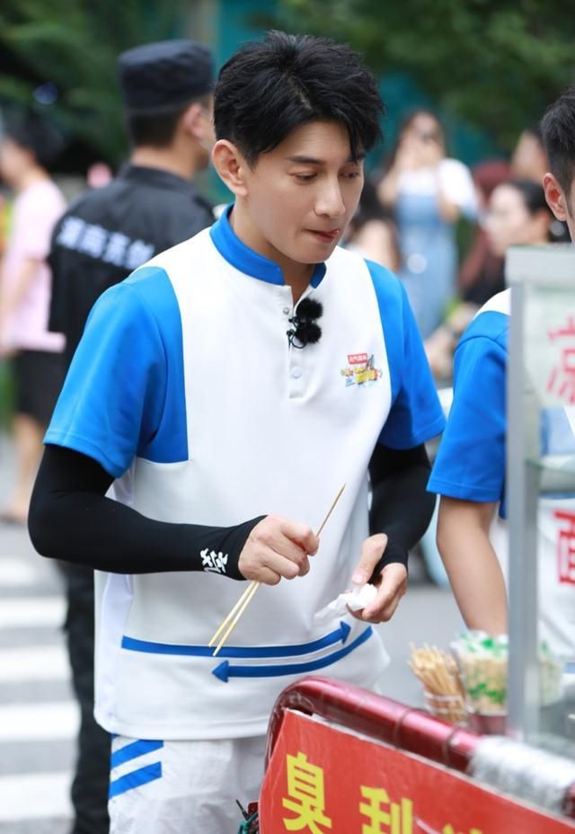  巨型弹弓|《元气满满的哥哥》用起重机玩弹弓游戏，“老口子”胡军吓呆杨洋看傻