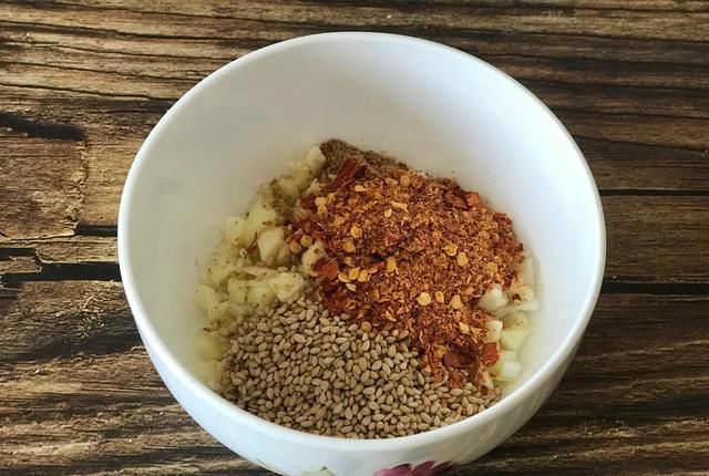 老少|炎热的夏天来上一碗凉拌面,清爽不油腻,老少都爱吃