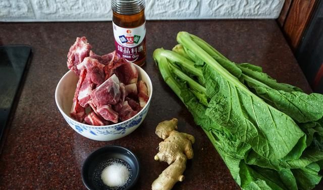  好吃|春菜和它这样炖，鲜咸香嫩，老公夸口好吃，吃到最后连汤汁都不剩