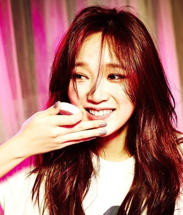  观众|和宋茜同期出道，王思聪力捧唱跳俱佳的孟佳，为何依然不温不火？