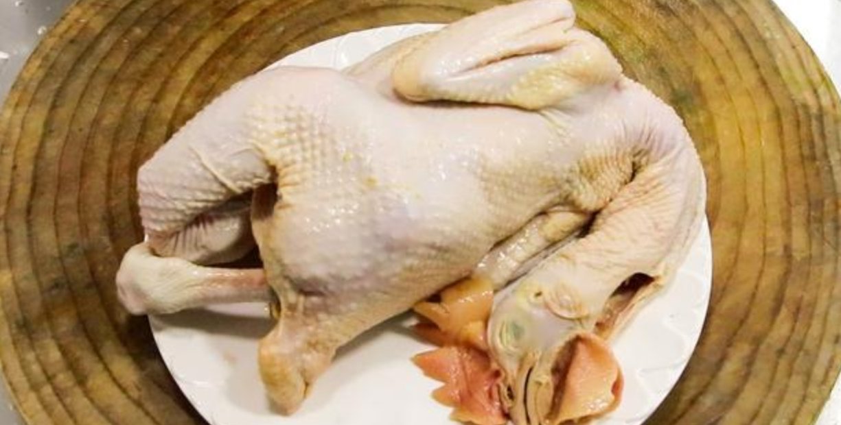 大厨|白切鸡别再直接下锅煮,20年大厨教你2招,鸡肉嫩滑爽口,吃不腻