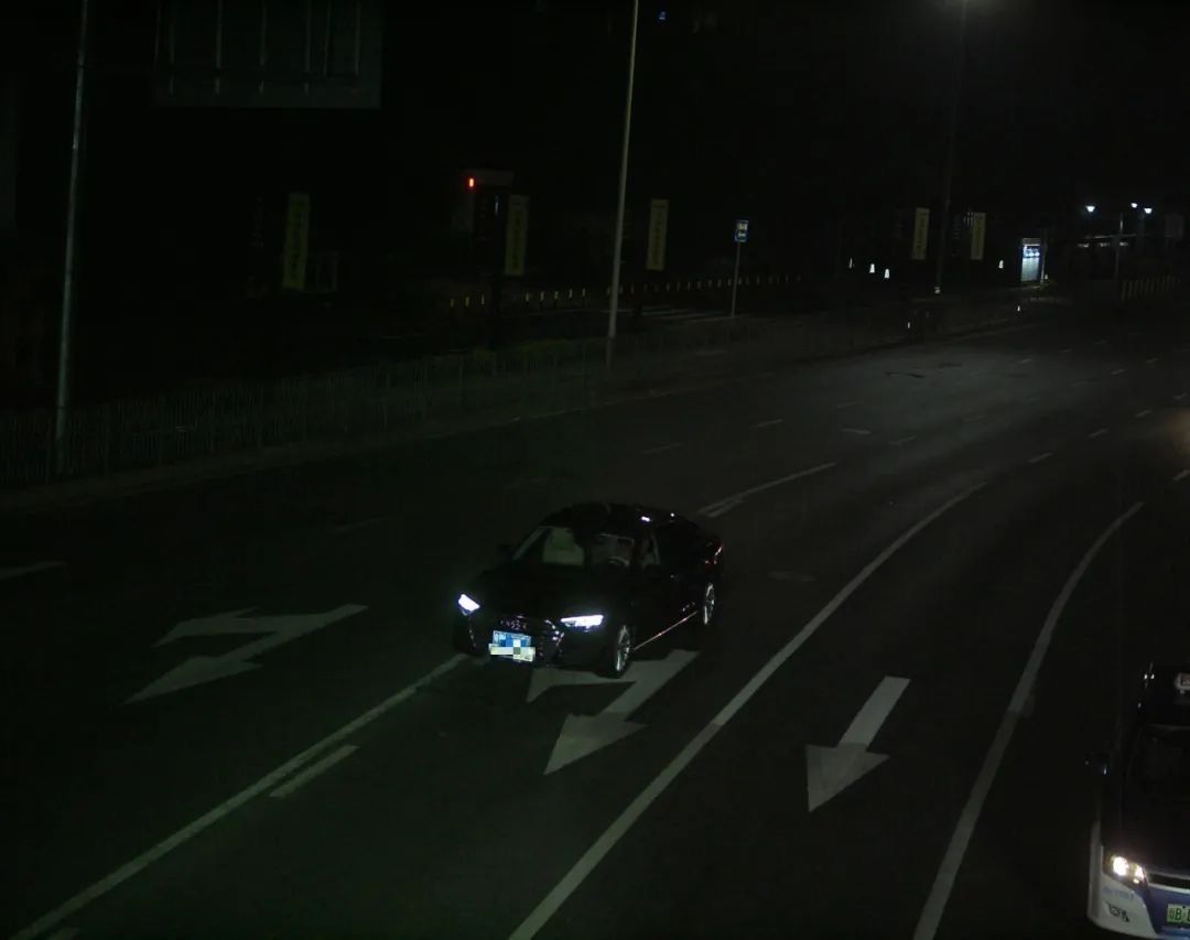  醉酒驾驶|车身被撞烂、车胎严重变形！男子喝酒开车肇事逃逸