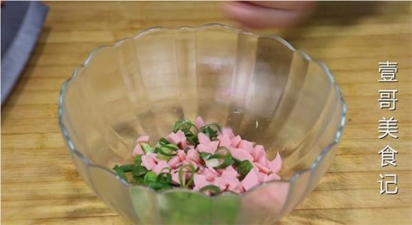  上桌|一把豆角，3个鸡蛋，学会这样做，比吃肉还香，每次上桌就扫光