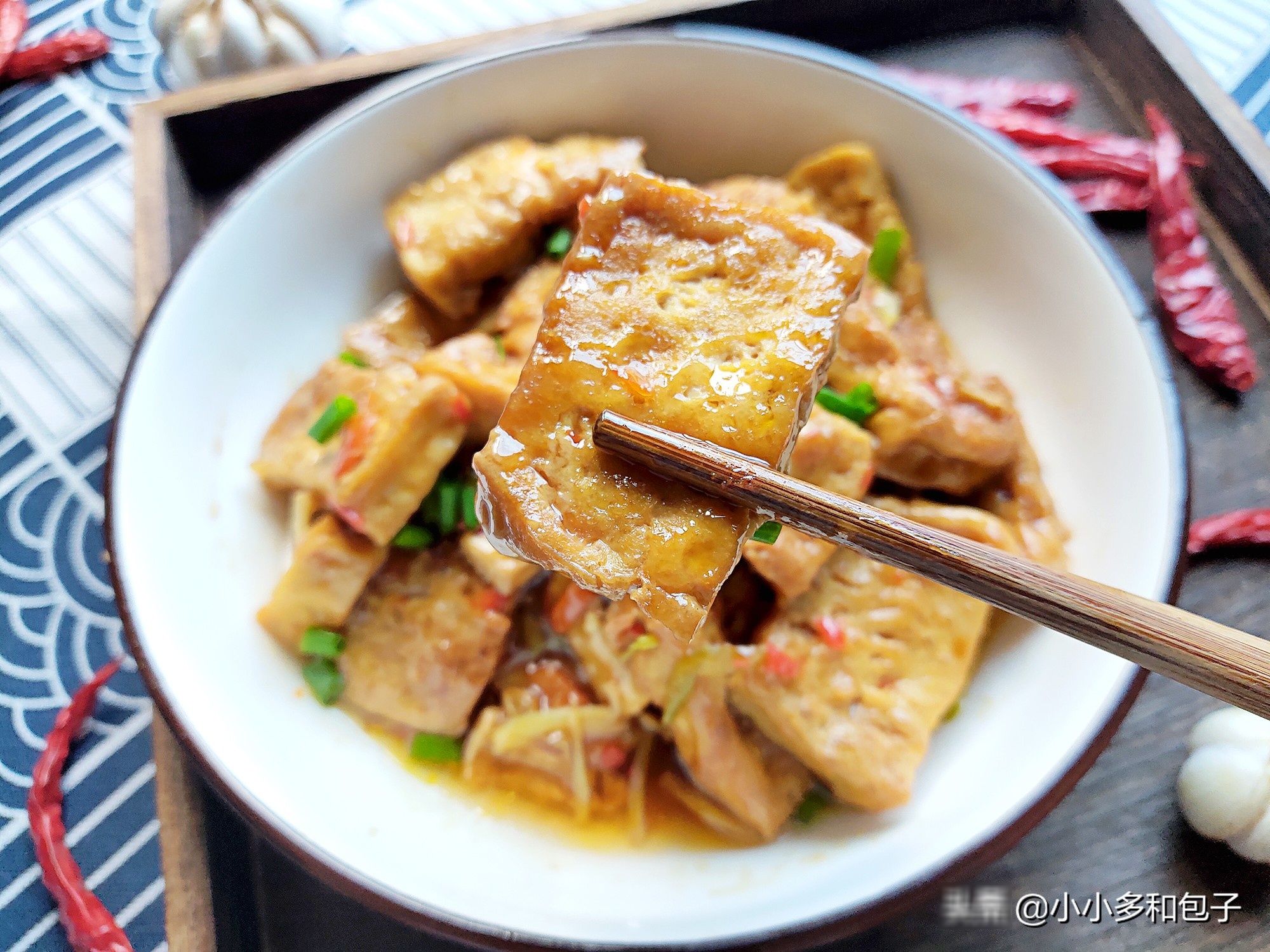 风味|老豆腐煎一下，再加点剁椒，有一股特别的风味很下饭哟