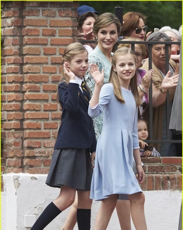  接受|西班牙王后育儿有道，爱美小公主大方接受自身缺陷，大胆露出伤疤