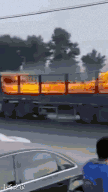  卡车司机|开着“火车”跑5公里损失自担，卡车司机：买不起新车打工赚钱