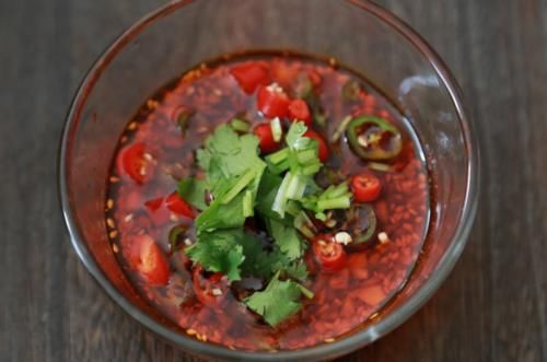 好吃|调凉菜,只加生抽是外行!教你万能凉拌汁,酸辣爽口,调啥都好吃