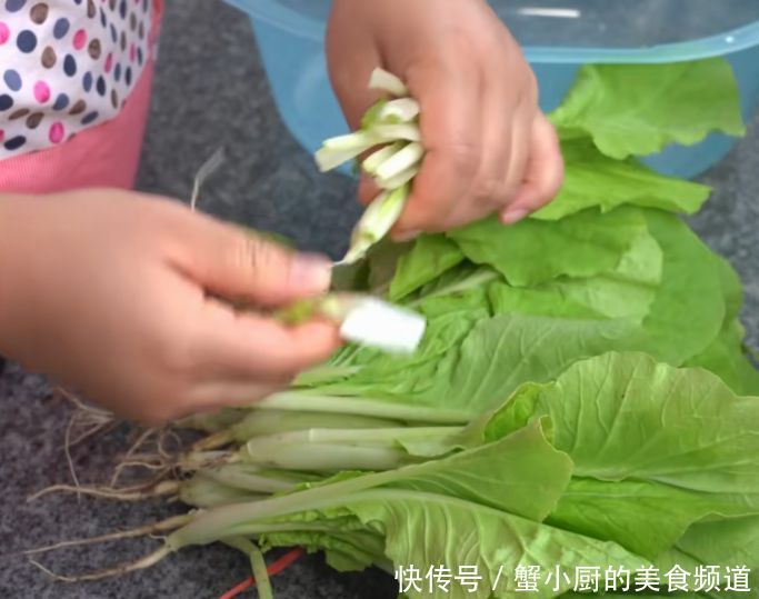  皮薄|包子这样做好吃，不发面不揉面，皮薄馅料足，家人吃的比肉香