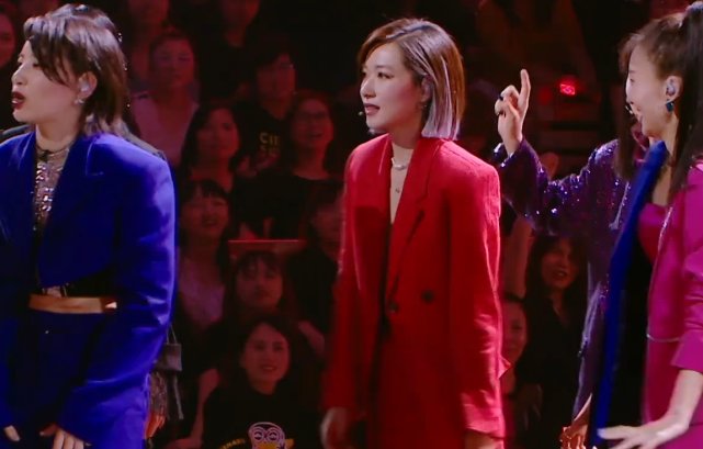  三公|《乘风破浪的姐姐》三公个人战燃炸, 万茜团为拉票拼了, 好能放得开